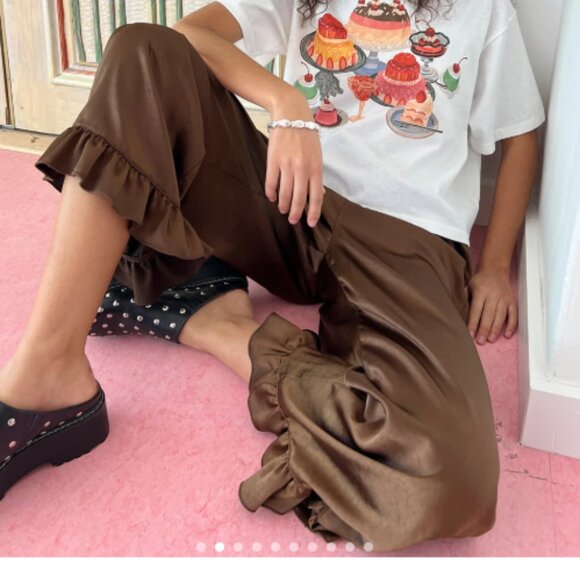 Liora Ruffle Pant Lisa Says Gah - chocolate - Picture 3 of 4